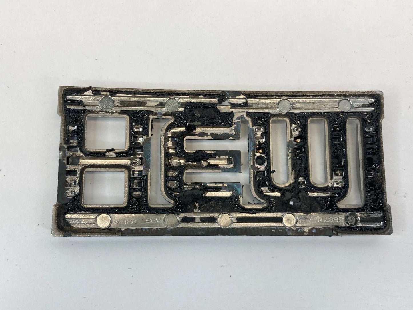 03-05 DODGE RAM 2500 5.7L HEMI MANGUM LEFT OR RIGHT EMBLEM NAMEPLATE 55077661AA