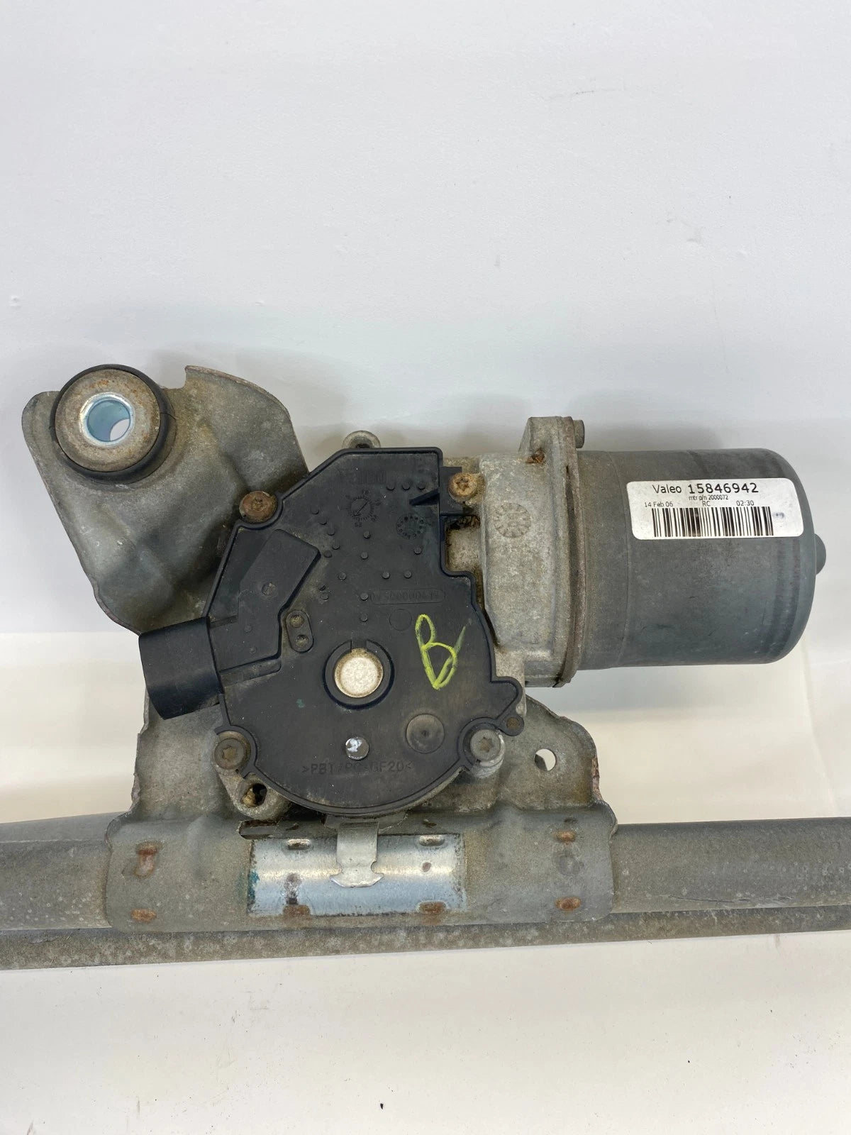 2007-2014 GMC YUKON FRONT WINDSHIELD WIPER MOTOR W/ LINKAGE 15846942 OEM