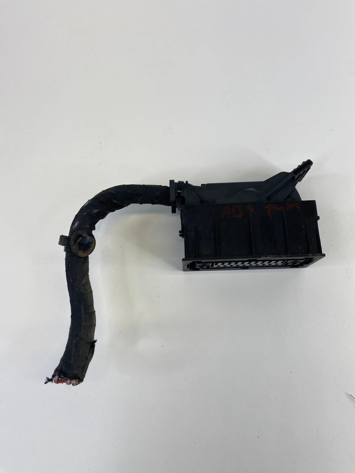 2013-2015 HYUNDAI SONATA 2.4L HYBRID A/T ABS ANTI LOCK BRAKE PUMP PLUG CONNECTOR