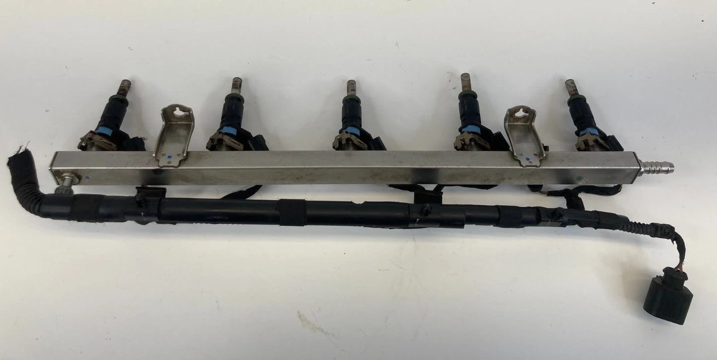 2012-2014 VOLKSWAGEN PASSAT 2.5 FUEL INJECTOR RAIL W/ 5 INJECTORS HARNESS OEM