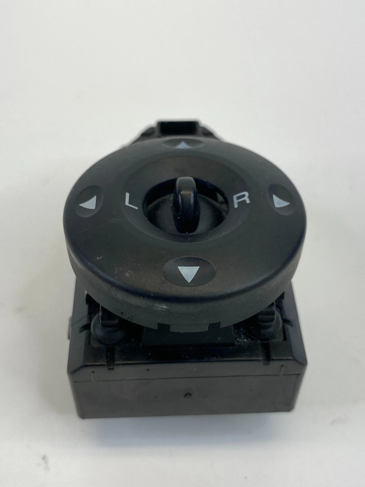 2007-2010 HYUNDAI ELANTRA FRONT LEFT SIDE DOOR POWER MIRROR CONTROL SWITCH OEM