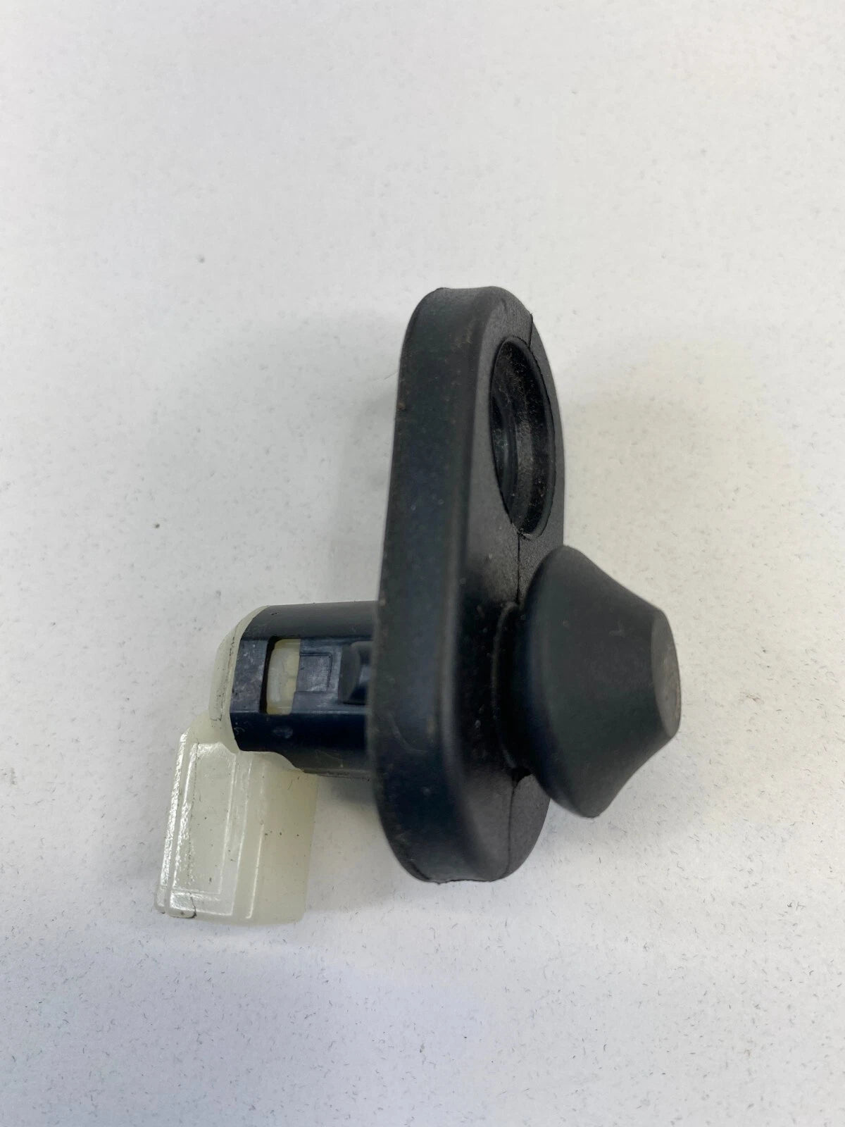 2000-2002 TOYOTA AVALON REAR RIGHT DOOR COURTESY LIGHT AJAR JAMB SENSOR SWITCH