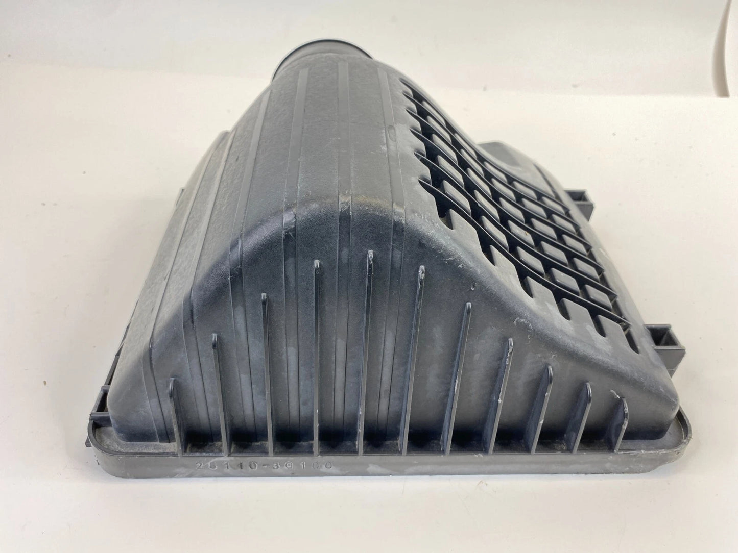 2011-2014 HYUNDAI SONATA 2.4L AT AIR INTAKE CLEANER BOX UPPER COVER TRIM OEM