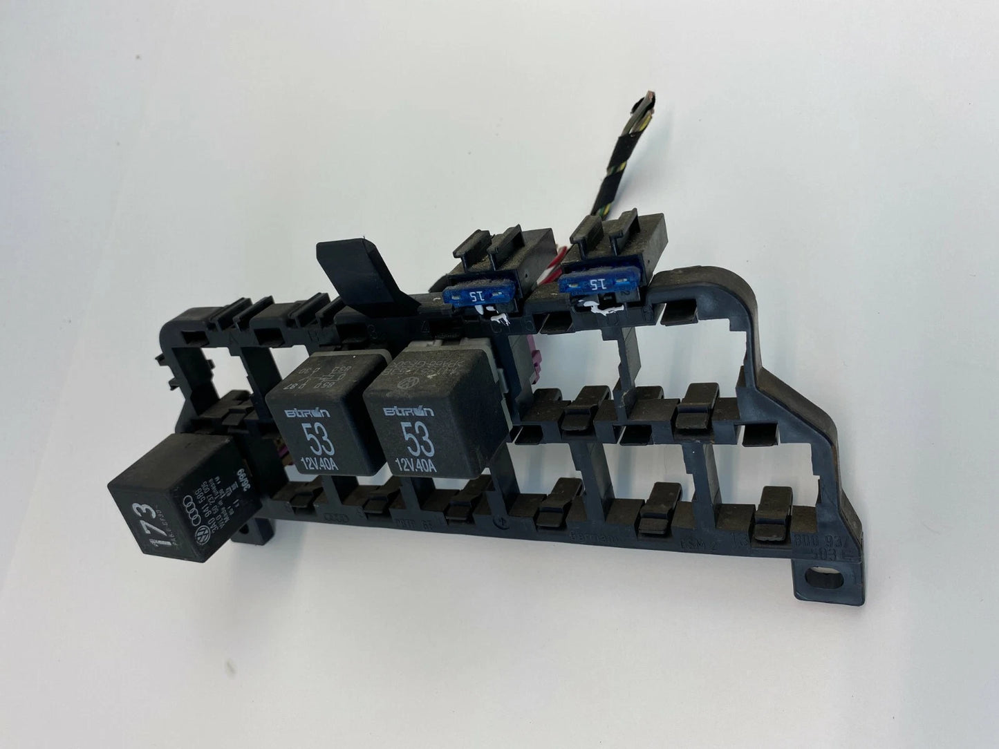 1998-2010 VOLKSWAGEN BEETLE 2.0L RELAY PLATE FUSE BOX MOUNT BRACKET 8D0-937-503