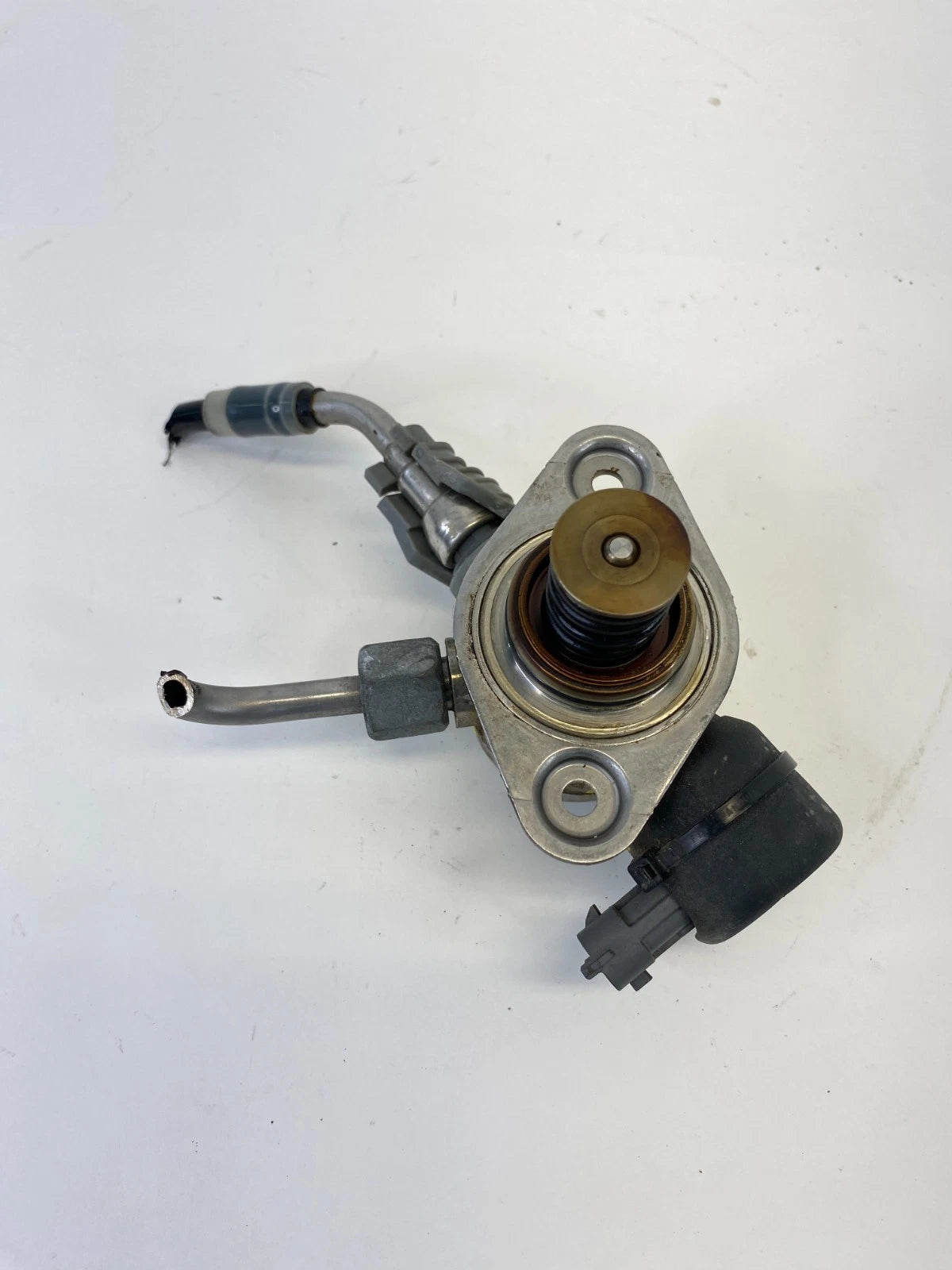 2013 2014 HYUNDAI ACCENT 1.6L ENGINE HIGH PRESSURE FUEL PUMP 35320-2B140 OEM