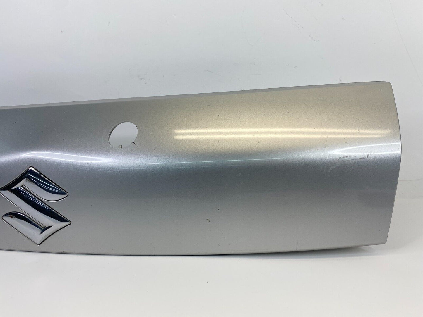 2007-2009 Suzuki XL-7 Rear Liftgate License Molding w/ Handle & Lamp 1494-5000