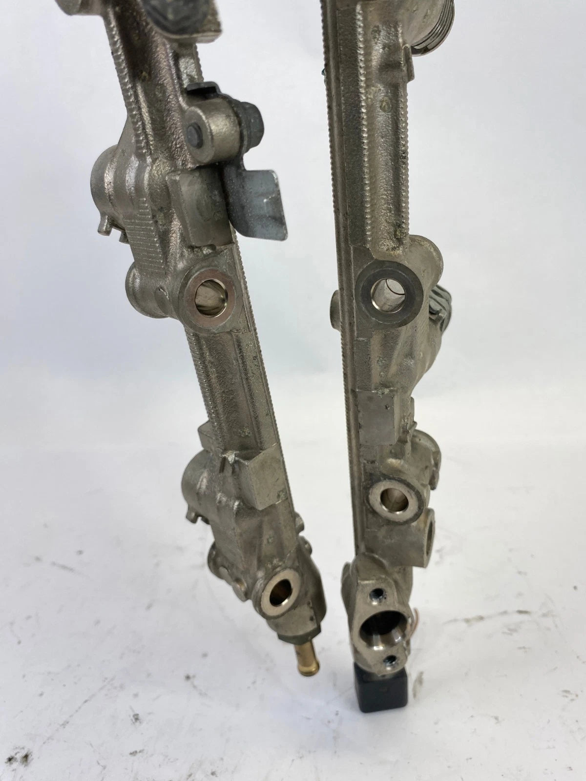 2006-2013 LEXUS IS250 ENGINE FUEL RAIL W/ INJECTOR INJECTORS SET OF 3 OEM