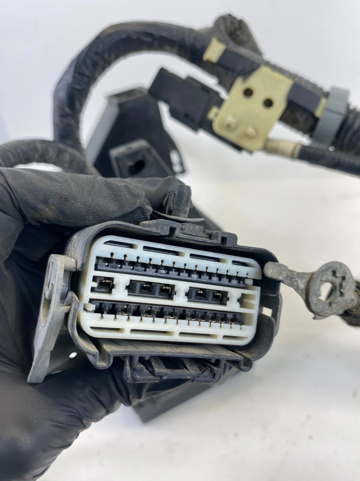 2011-2015 Ford Explorer 13-15 Police Utility Engine Fuse Relay Box Compartment