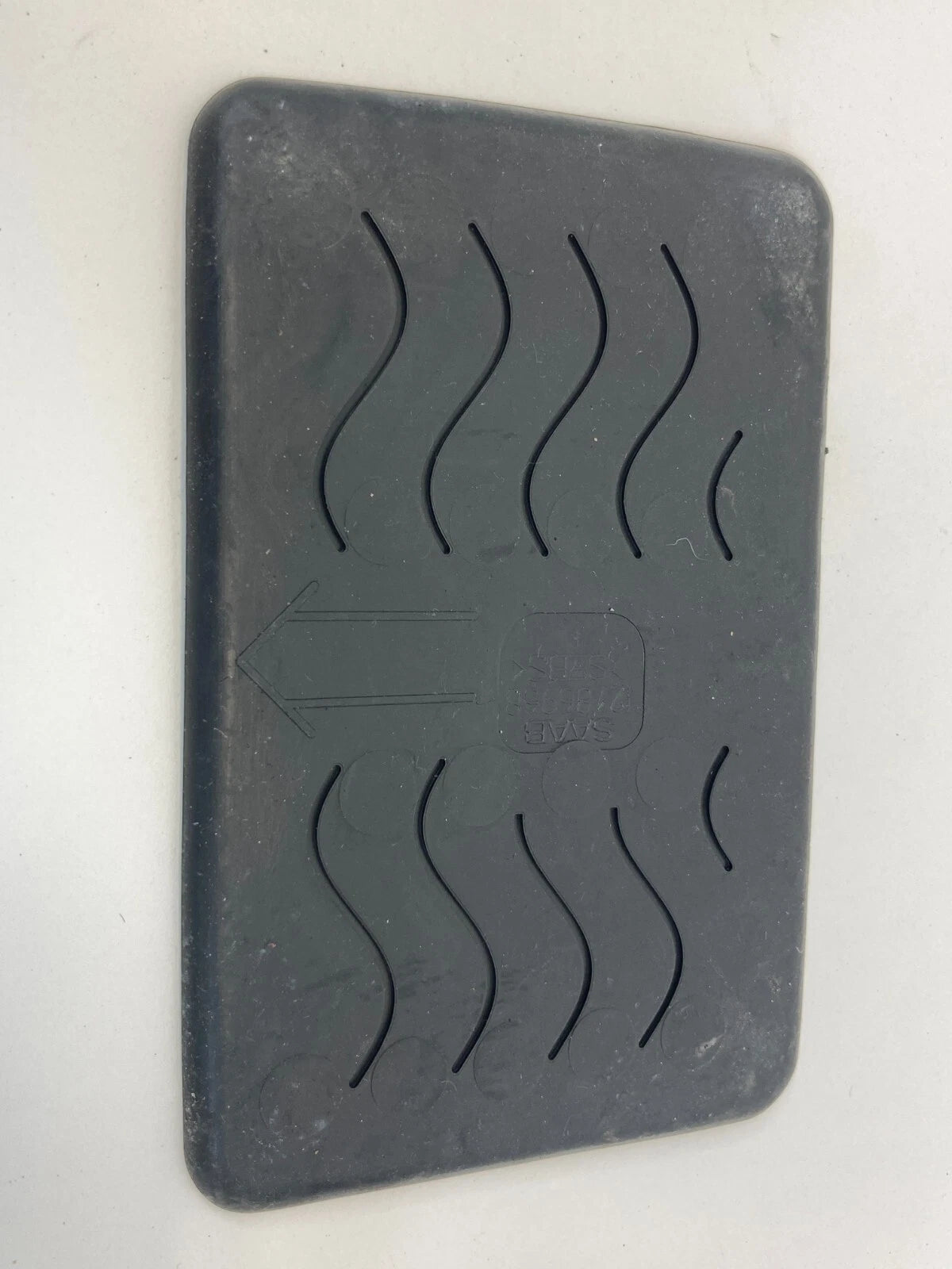 2003-2006 SAAB 9-3 93 SEDAN 4DR CENTER CONSOLE ARMREST REAR RUBBER MAT LINER OEM
