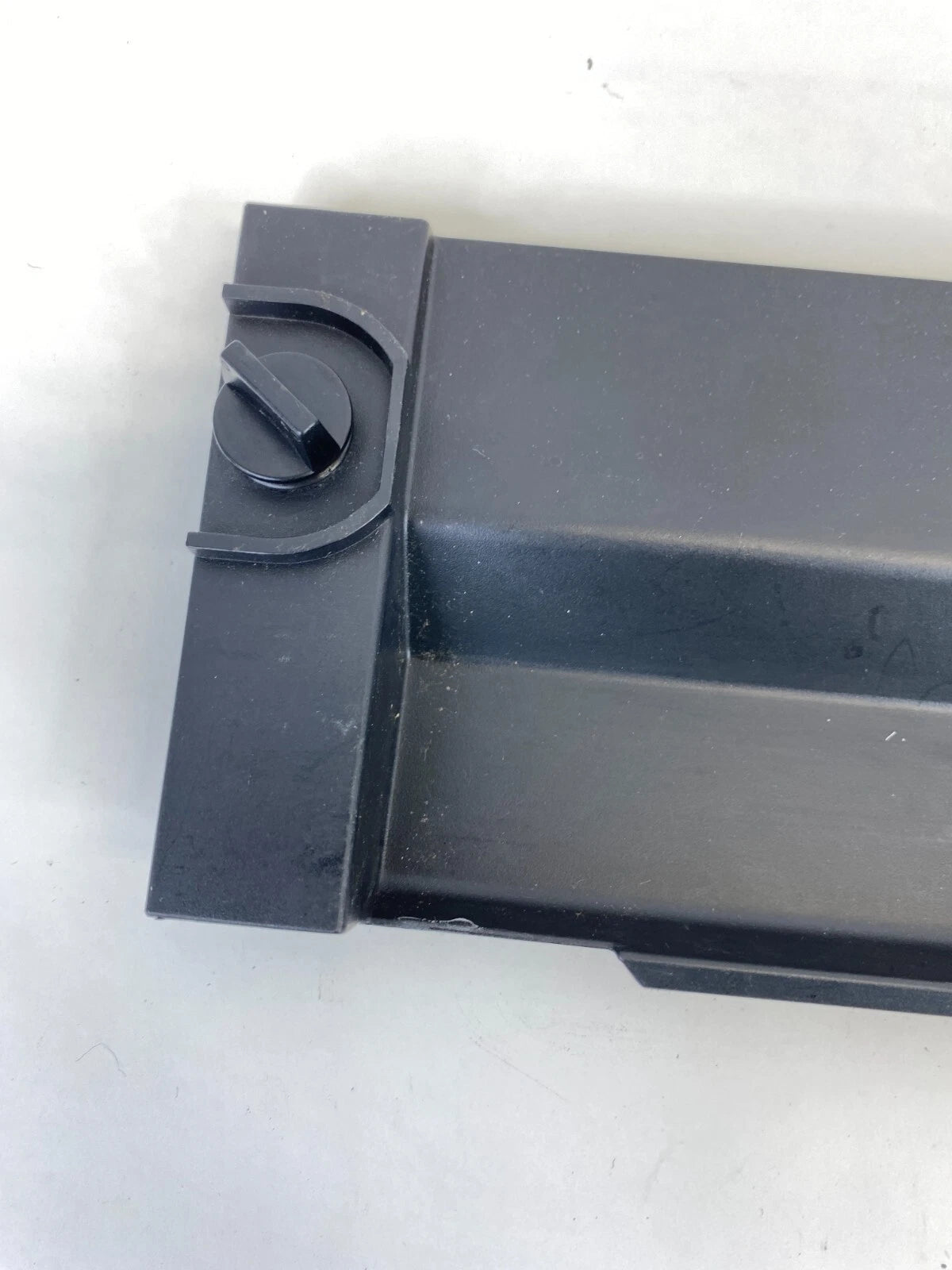 2006 BMW 330XI 330I GLOVE BOX FUSE LID BRACKET COVER BLACK 51167120408 OEM