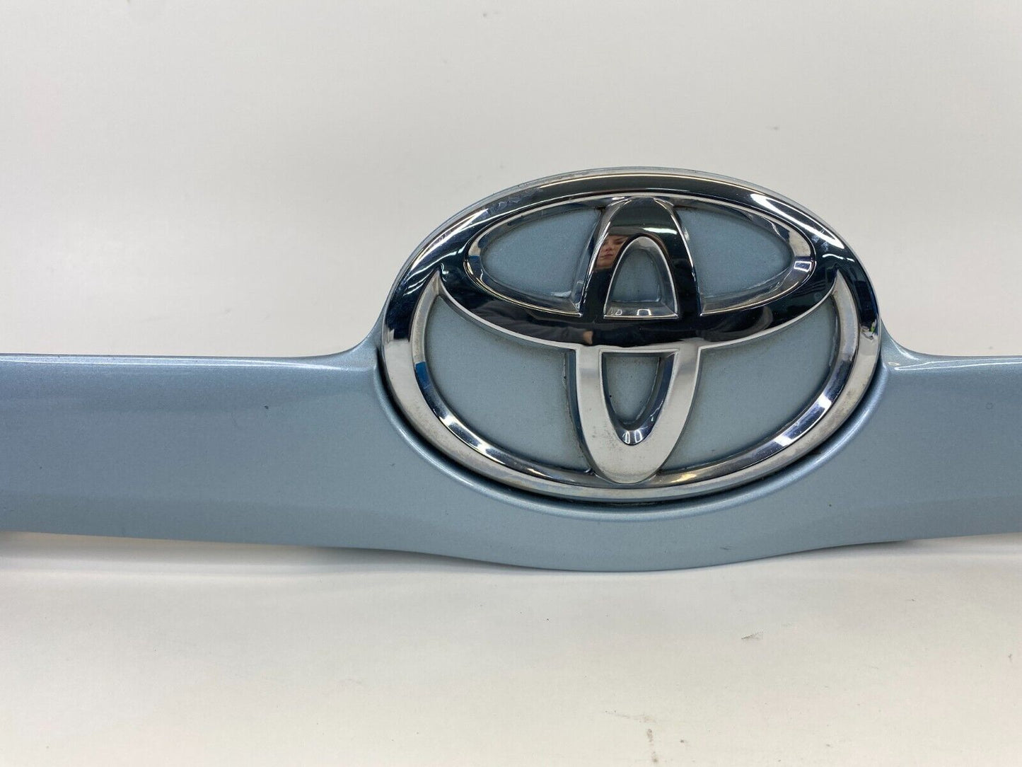 07-11 Toyota Camry Sedan Rear Trunk Lid Molding Trim Panel W/ Emblem 7680106120G