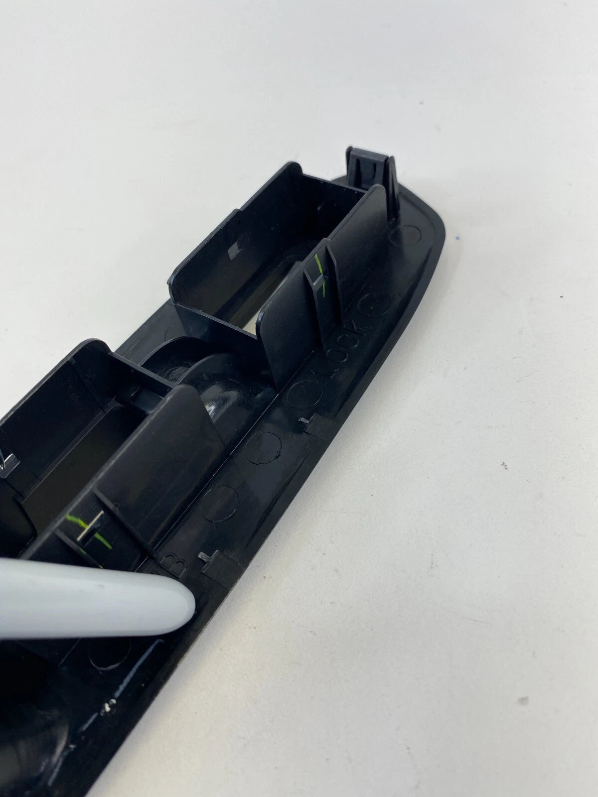 2003-2008 SUBARU FORESTER FRONT RIGHT SIDE DOOR WINDOW SWITCH BEZEL TRIM COVER
