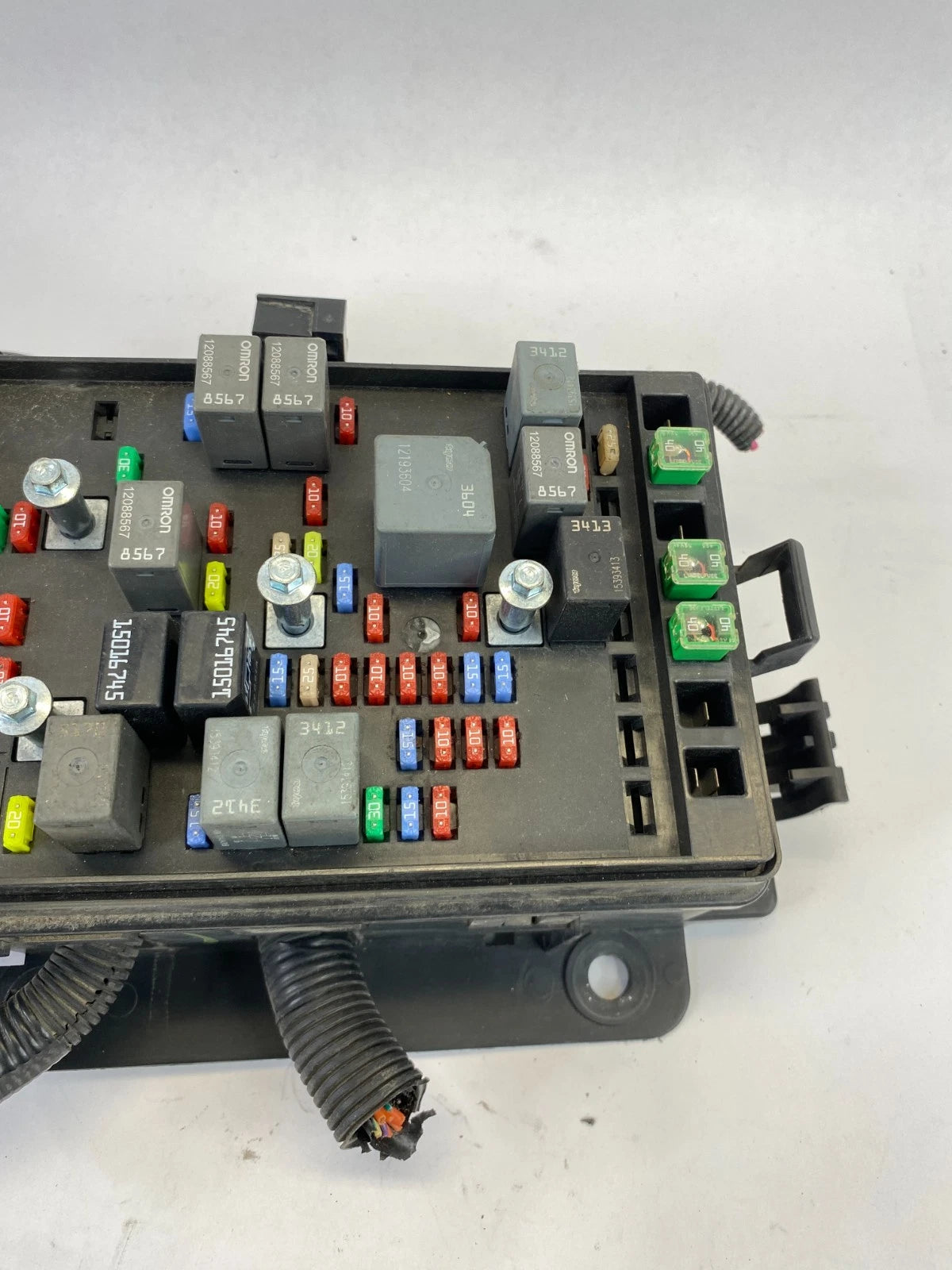 2004 2005 GMC ENVOY 4.2L RWD ENGINE FUSE BOX JUNCTION BLOCK PANEL ASSEMBLY OEM
