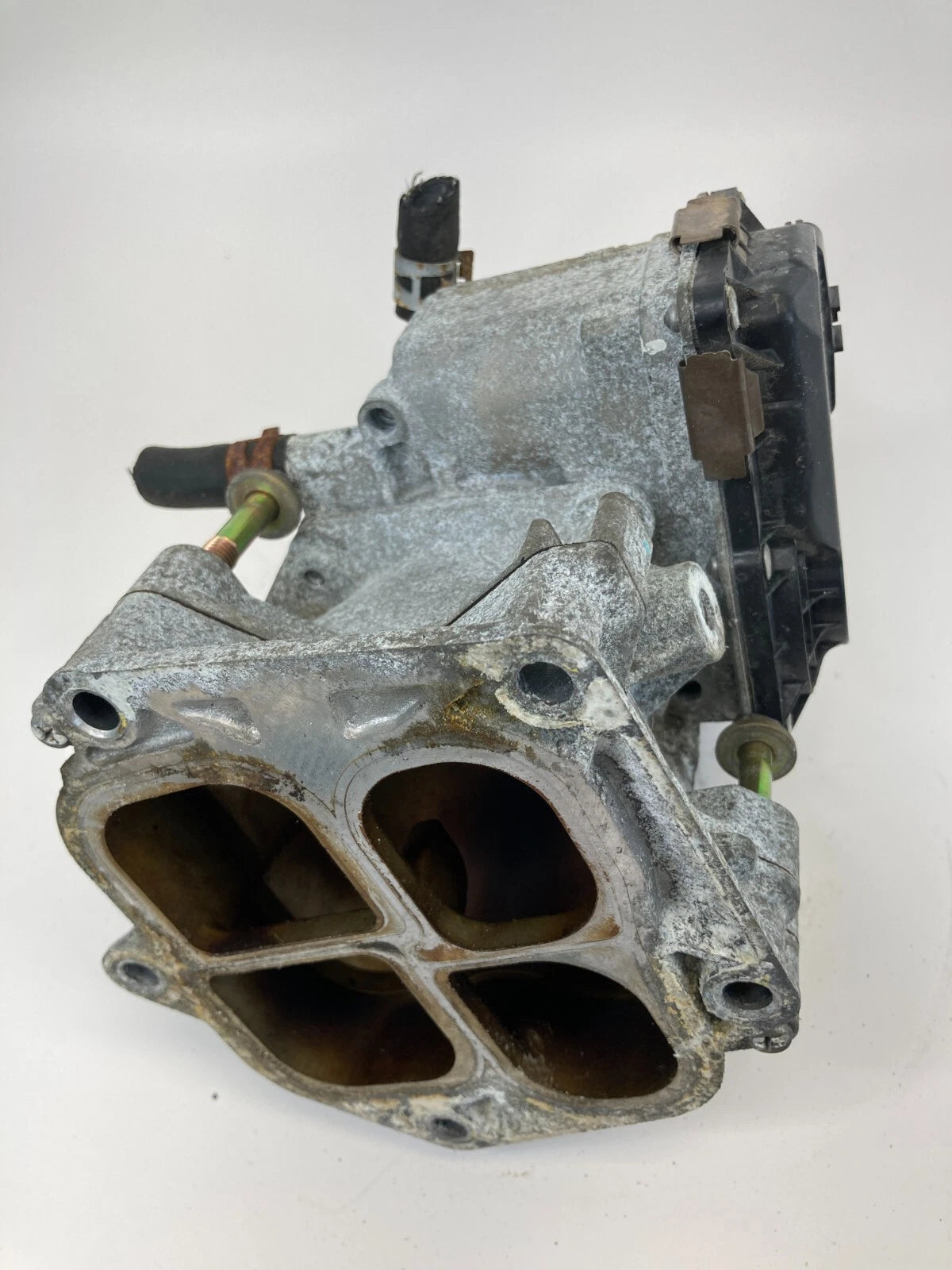 2004-2006 TOYOTA SIENNA 3.3L V6 24V A/T THROTTLE BODY VALVE 22030-0A020 OEM