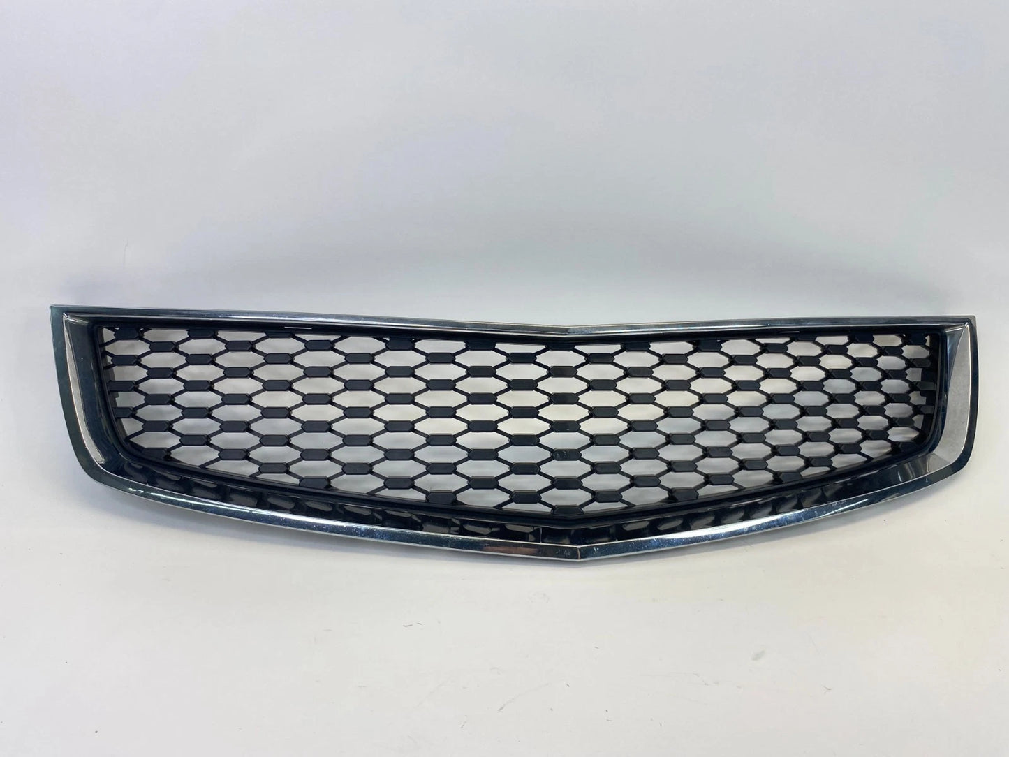 2010-2015 CHEVROLET EQUINOX FRONT LOWER CENTER RADIATOR GRILL GRILLE 25798748