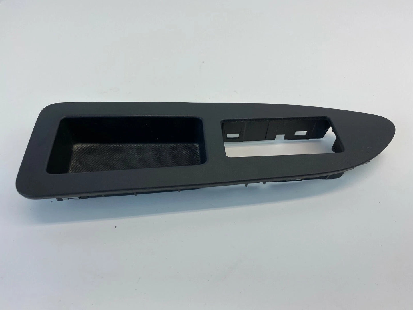 2006-2010 DODGE CHARGER FRONT RH WINDOW SWITCH COVER BEZEL PANEL OEM 100010656