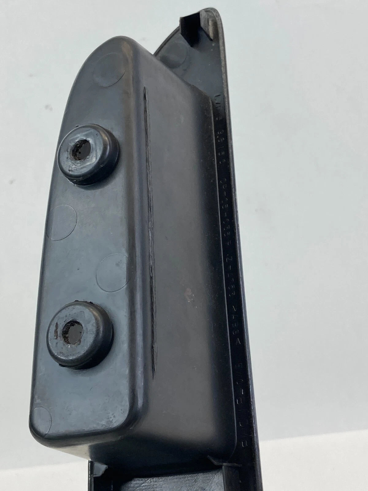 2005 2006 BUICK TERRAZA FRONT RIGHT DOOR WINDOW SWITCH COVER TRIM BEZEL 15196150