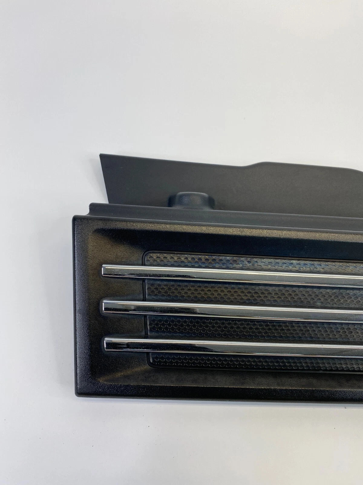 07-11 DODGE NITRO FRONT RIGHT EXTERIOR FENDER GRILLE TRIM MOLDING 55157164AC OEM