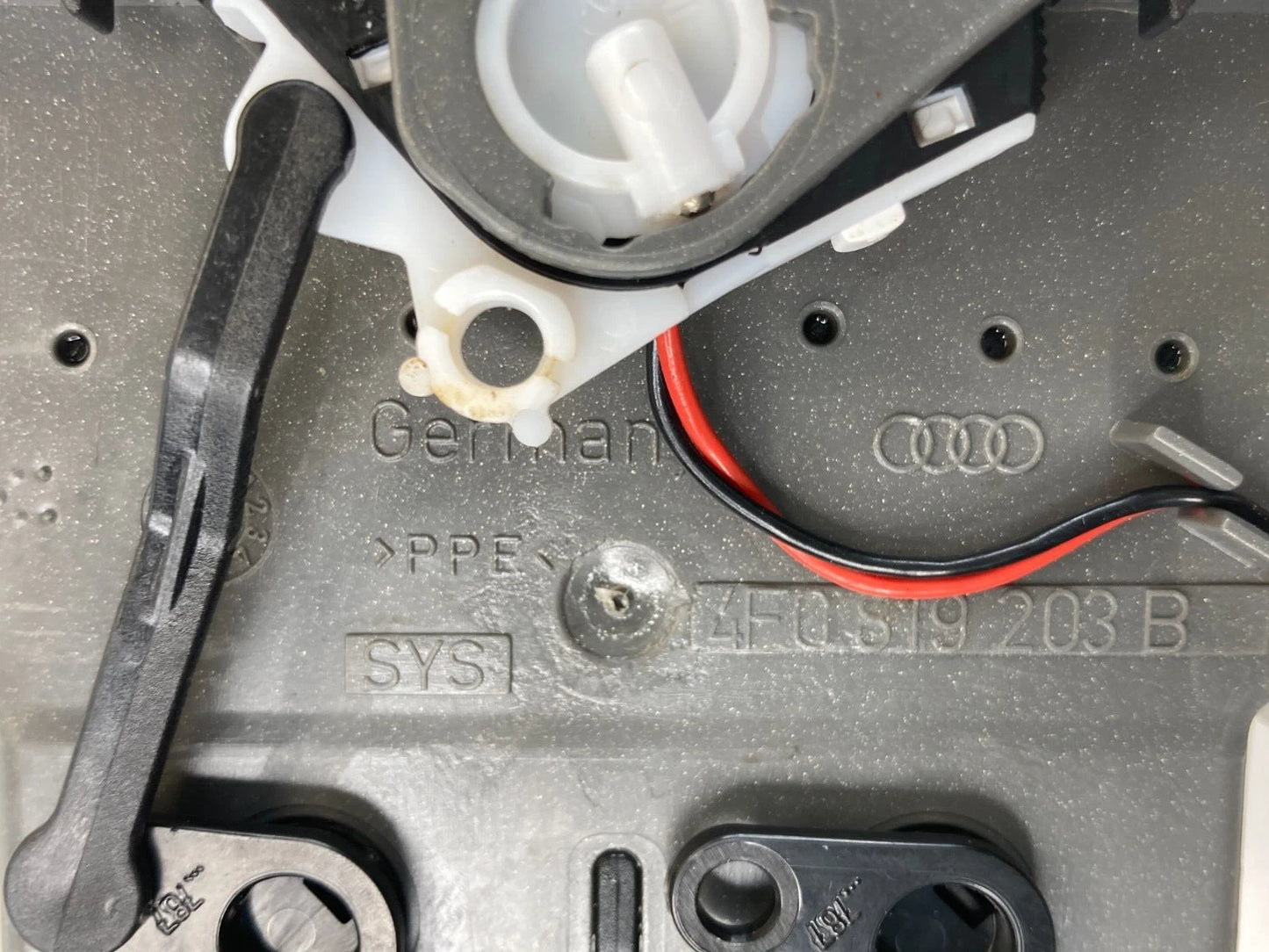 2007-2011 AUDI A6 QUATTRO REAR CENTER CONSOLE AIR VENT GRILLE 4F0-819-203-B OEM