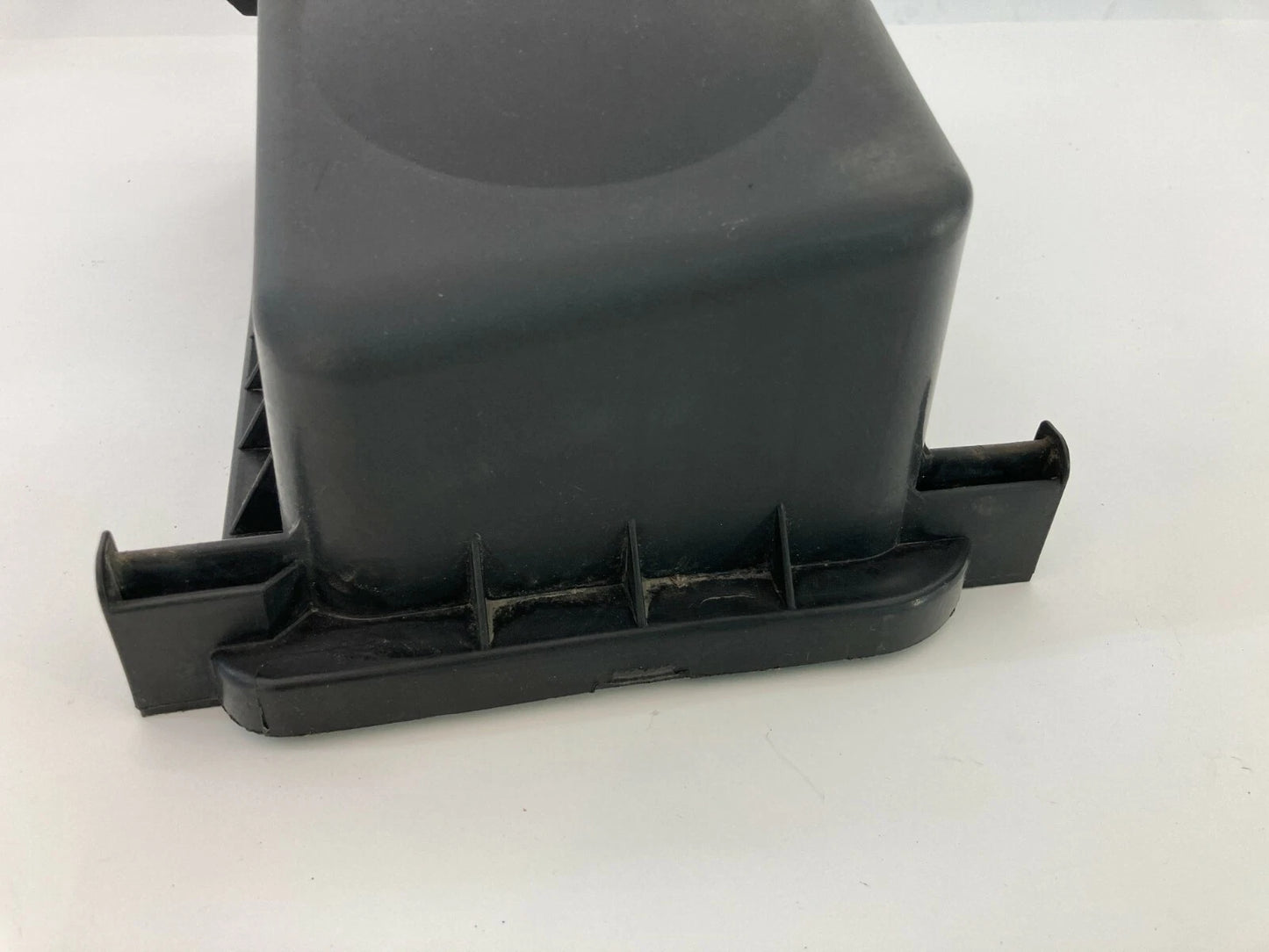 03-08 PONTIAC VIBE AIR INTAKE CLEANER FILTER BOX MASS AIR FLOW SENSOR TOP COVER