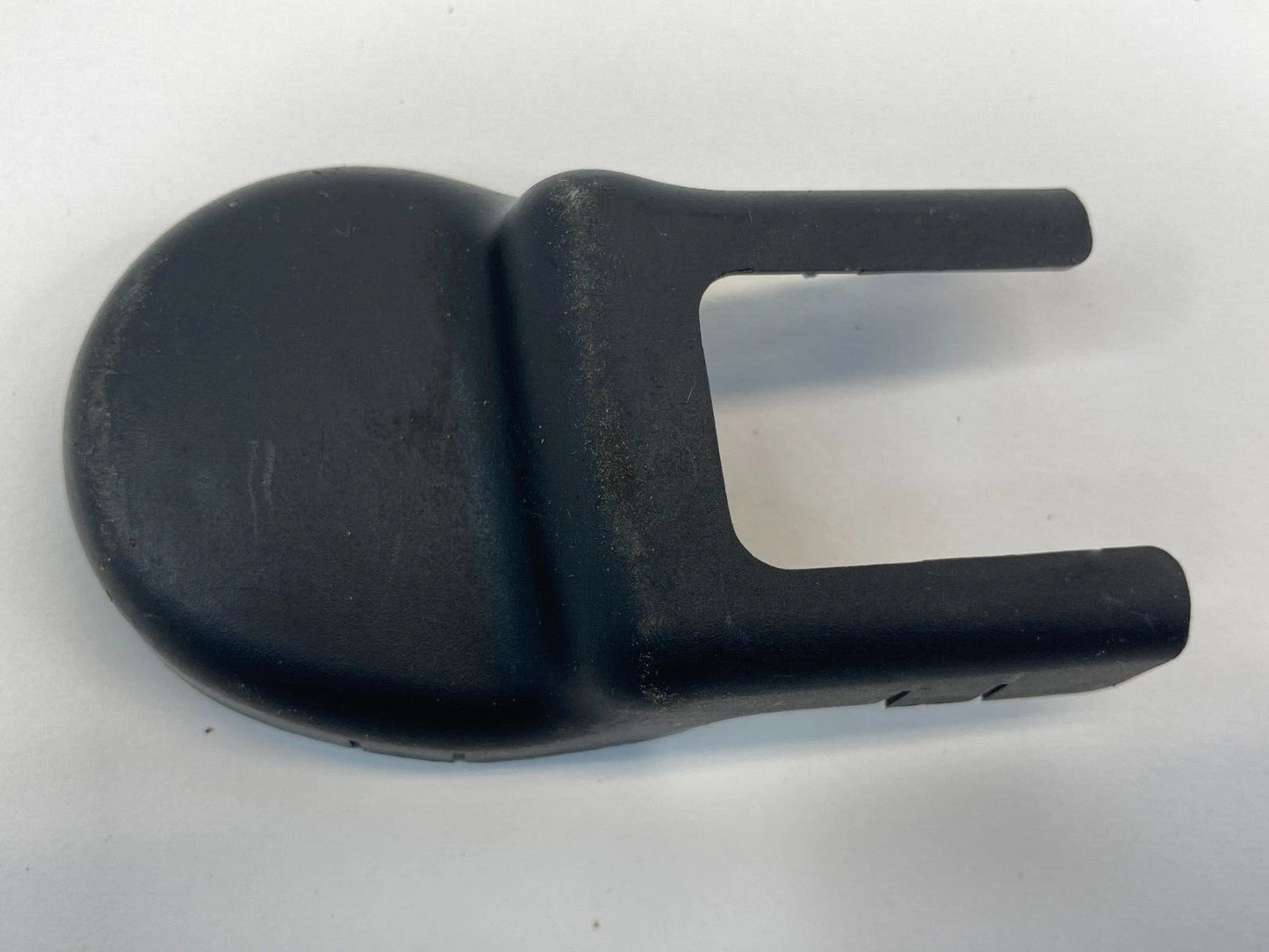 2011-2016 HYUNDAI ELANTRA FRONT LEFT SIDE OUTER TRACK END COVER TRIM CAP OEM