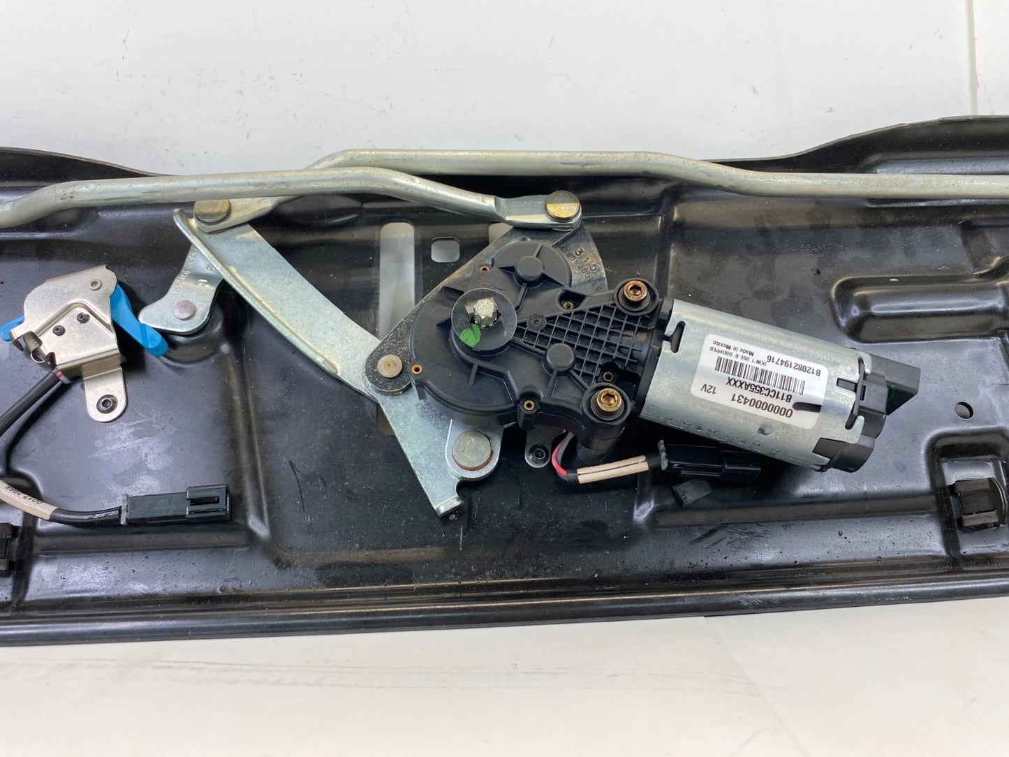 11-14 CHRYSLER 200 CONVERTIBLE TOP ROOF LATCH LOCKING MOTOR HEADER PLATE OEM