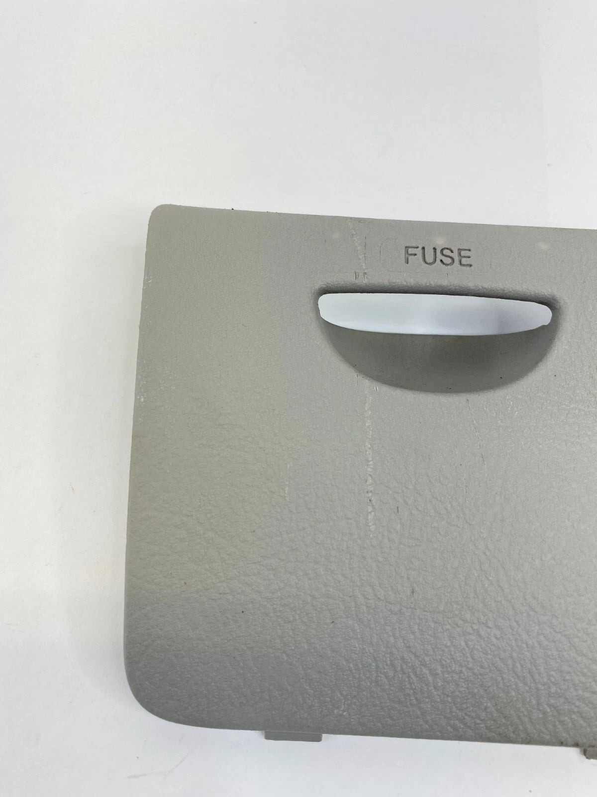 2004-2009 KIA SPECTRA DASH INSTRUMENT PANEL FUSE BOX ACCESS COVER DOOR LID PANEL