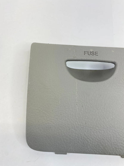 2004-2009 KIA SPECTRA DASH INSTRUMENT PANEL FUSE BOX ACCESS COVER DOOR LID PANEL