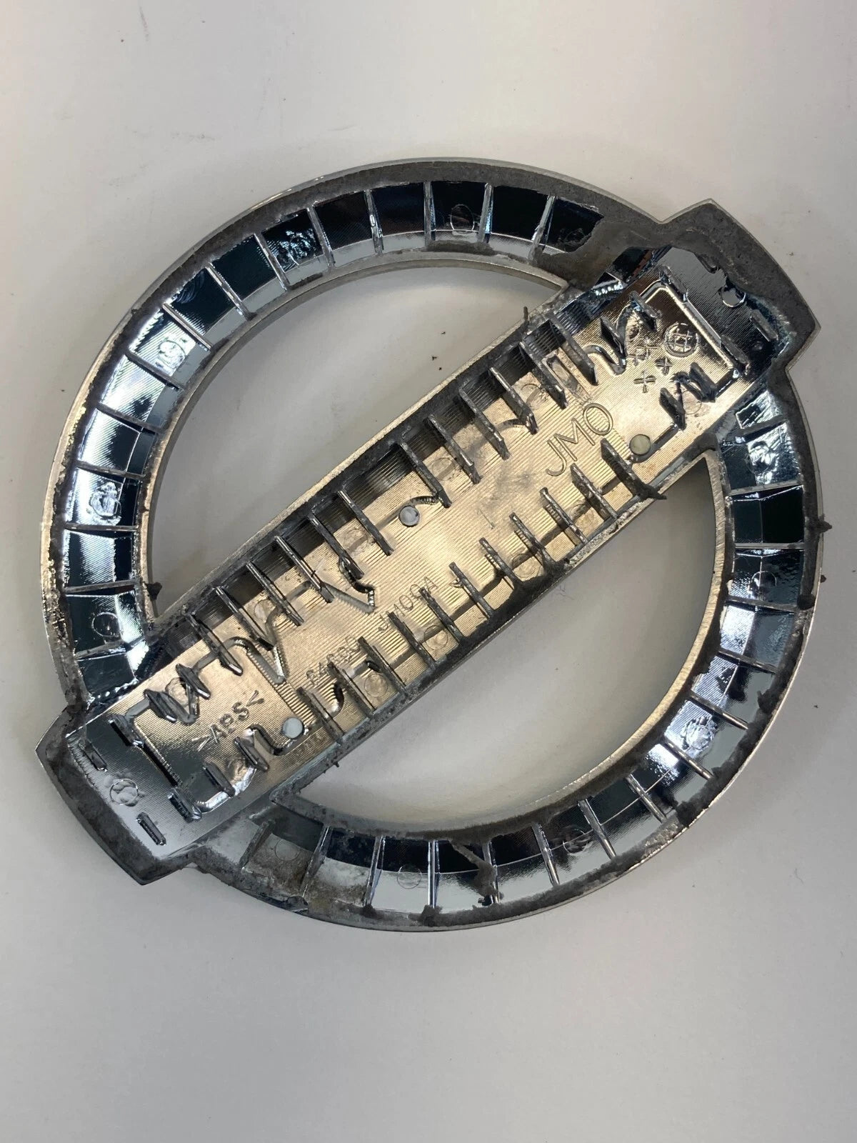 08-13 NISSAN ROGUE REAR TAILGATE EMBLEM BADGE LOGO CHROME 84890-JM00A OEM