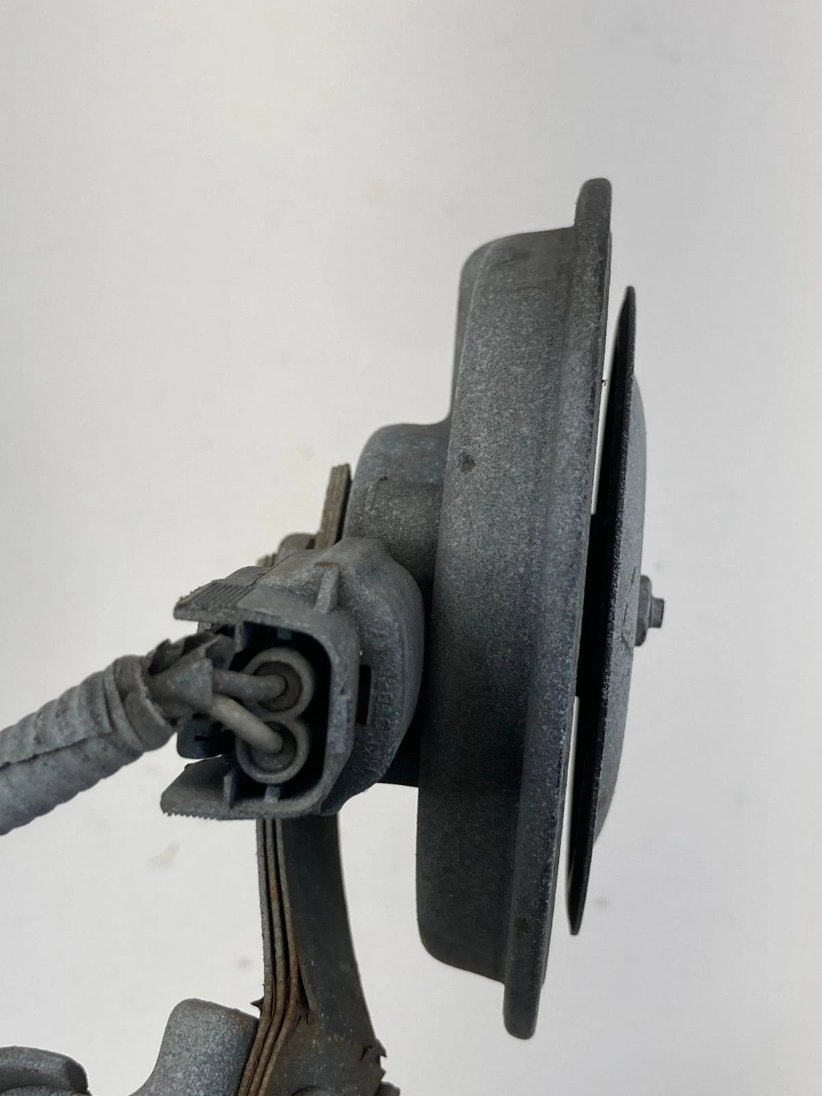 2012-2014 HYUNDAI ACCENT FRONT ELECTRIC LOW TONE HORN SECURITY WARNING ALARM OEM