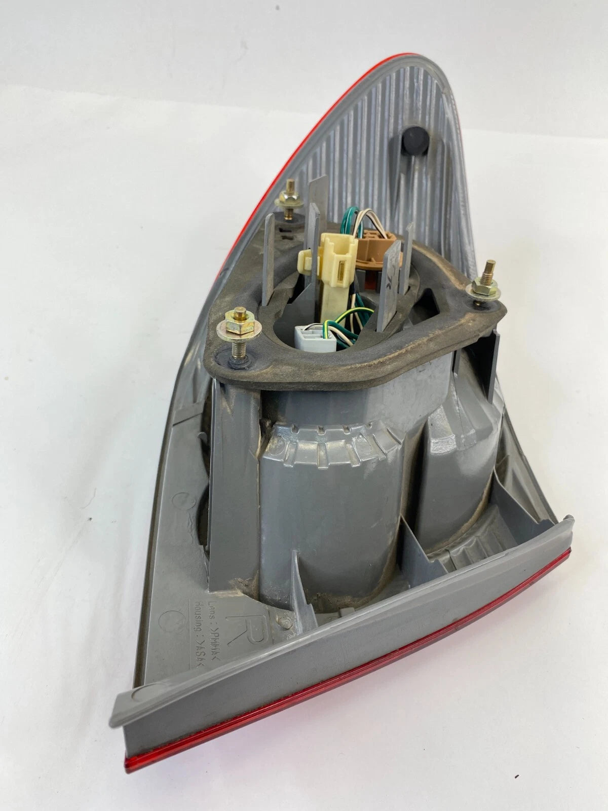 2005-2008 TOYOTA COROLLA REAR RIGHT SIDE OUTER TAIL LIGHT TAILLIGHT LAMP OEM