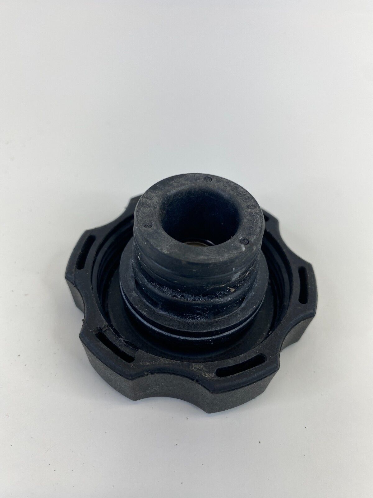 2005-2017 Chevrolet Equinox 2.4L L4 16V Radiator Coolant Reservoir Cap 15075118