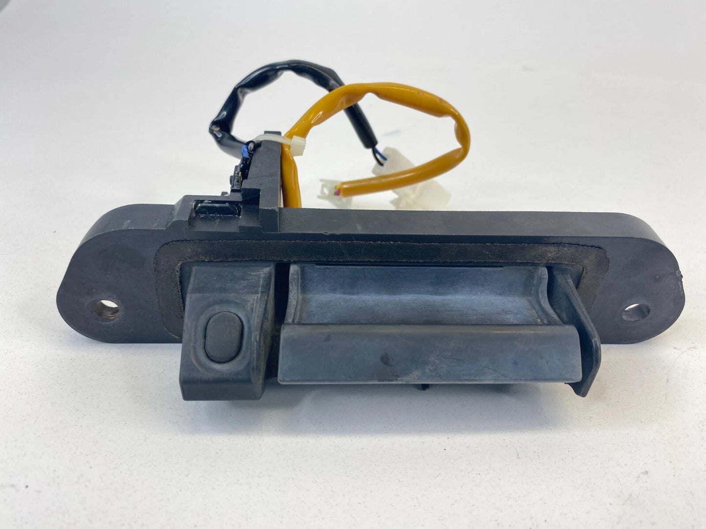 10 MITSUBISHI LANCER 08-10 OUTLANDER REAR LIFTGATE TAILGATE TRUNK HANDLE OUTSIDE