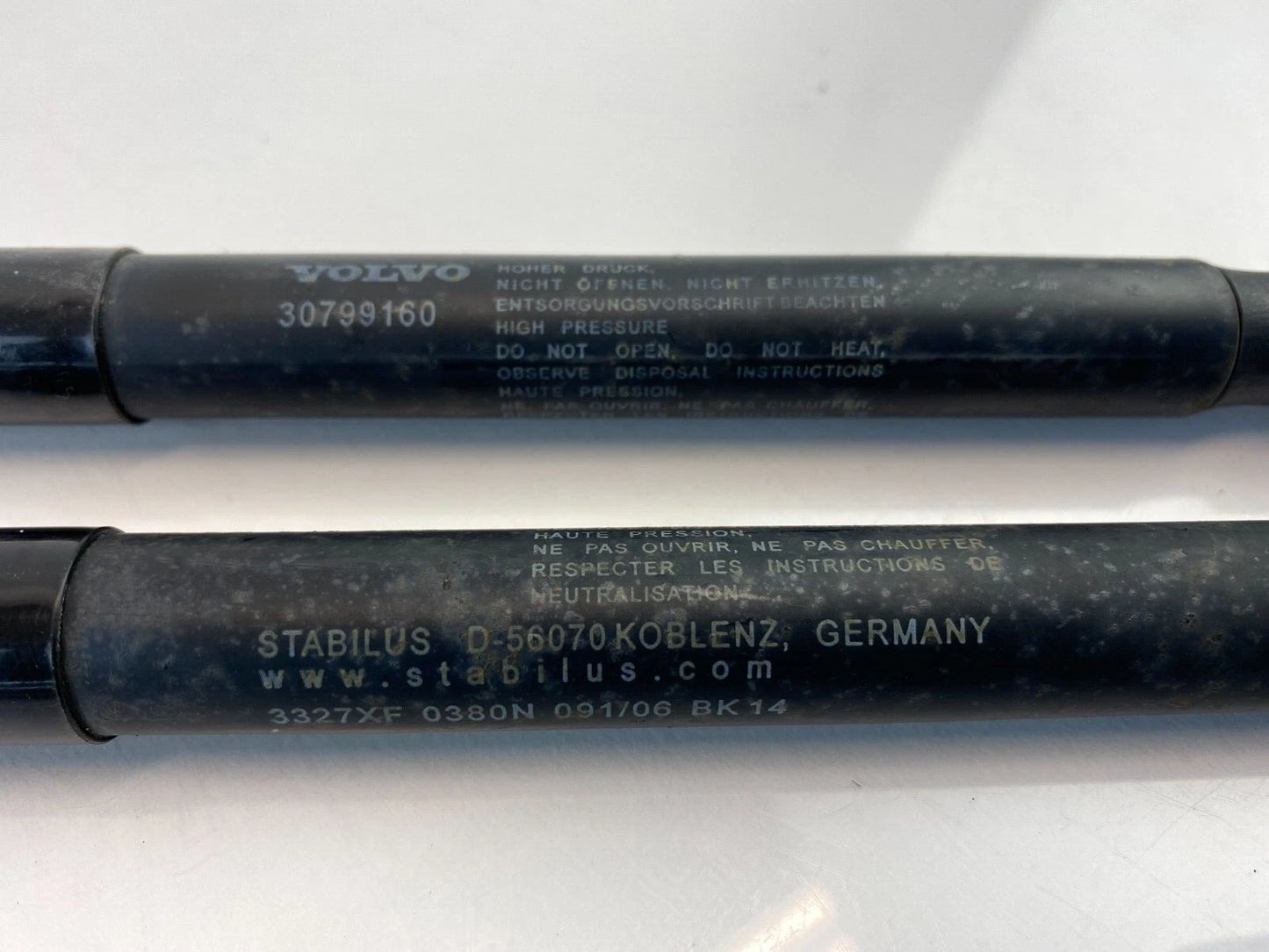 2001-2009 VOLVO S60 REAR TRUNK LIFTGATE SUPPORT SHOCK STRUT SET PAIR 30799160
