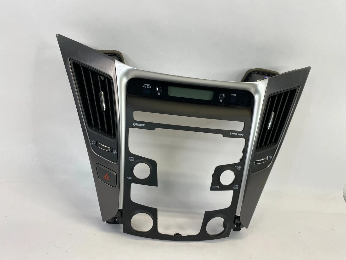 11-14 HYUNDAI SONATA CENTER DASH RADIO CLIMATE CONTROL BEZEL W/AIR VENTS & CLOCK
