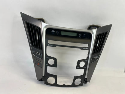 11-14 HYUNDAI SONATA CENTER DASH RADIO CLIMATE CONTROL BEZEL W/AIR VENTS & CLOCK