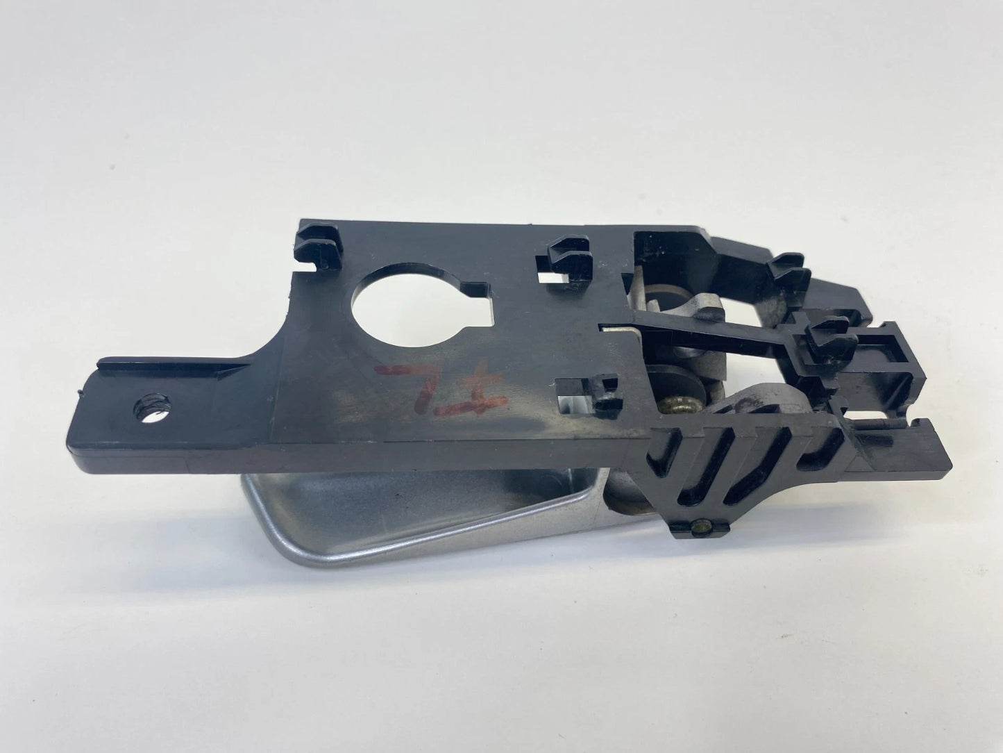 05-10 KIA SPORTAGE FRONT LEFT DRIVER INNER DOOR HANDLE SILVER OEM 82613-1F000