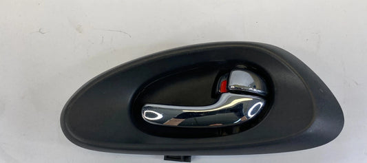 2002-2009 CHEVROLET TRAILBLAZER FRONT RIGHT SIDE INNER DOOR HANDLE 15214502 OEM