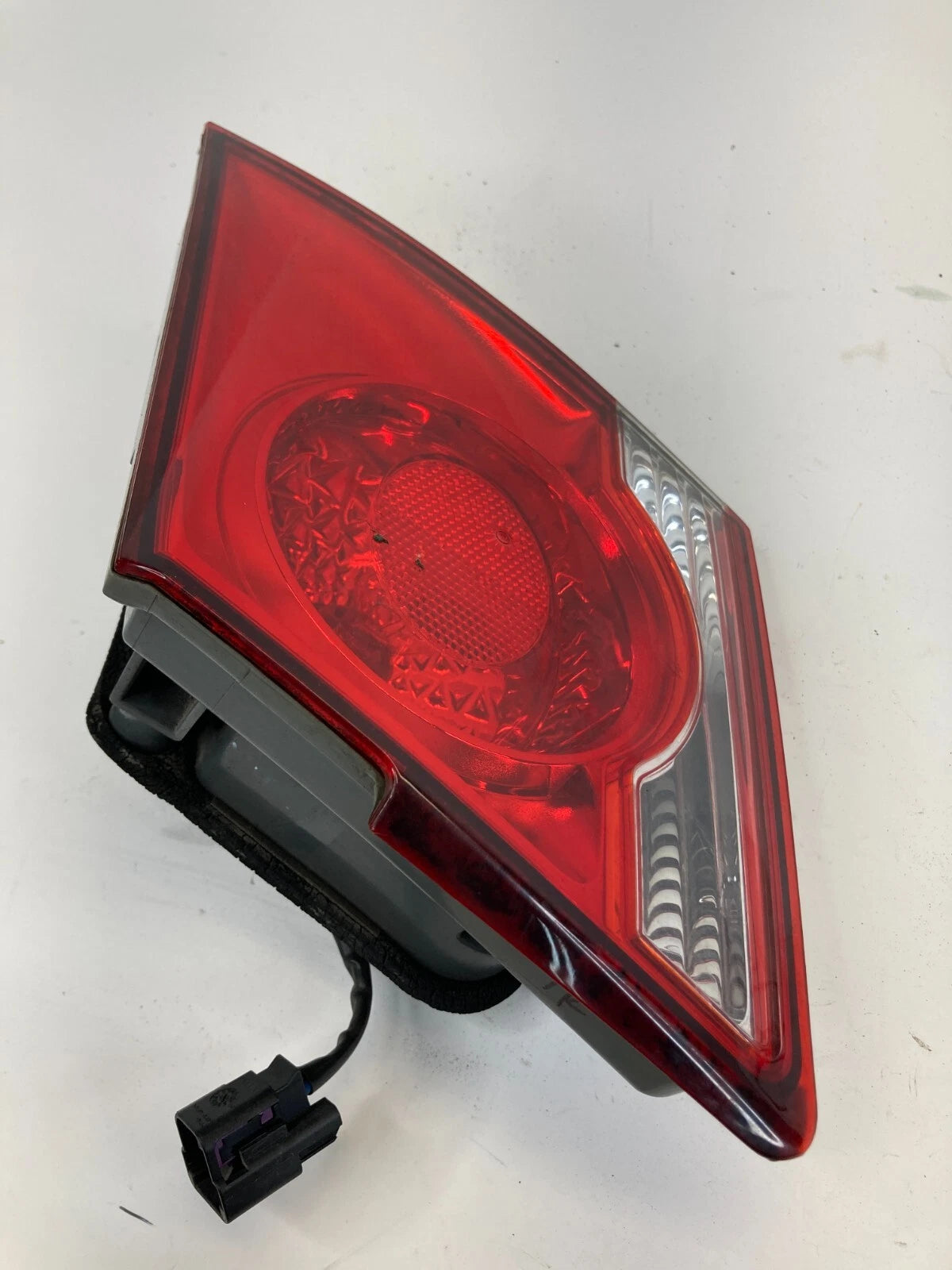 11-16 CHEVROLET CRUZE REAR RIGHT PASSENGER INNER TAIL LIGHT LAMP TAILLIGHT OEM