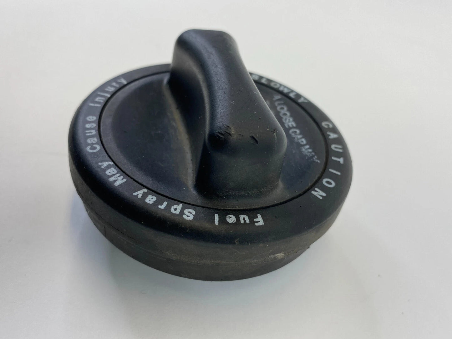 2003-2006 MERCEDES-BENZ E 500 FUEL FILLER GAS LID CAP COVER A220-470-07-05