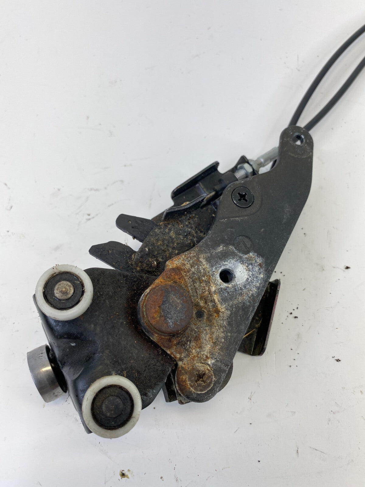 05 06 07 08 09 10 Honda Odyssey Rear Left Side Sliding Door Lower Roller OEM