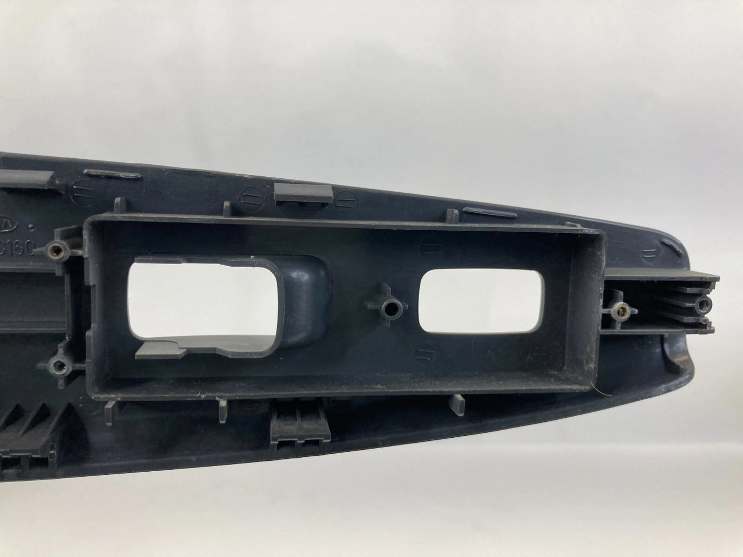 2004-2009 KIA SPECTRA FRONT RIGHT DOOR WINDOW SWITCH BEZEL COVER 83575-2F300 OEM