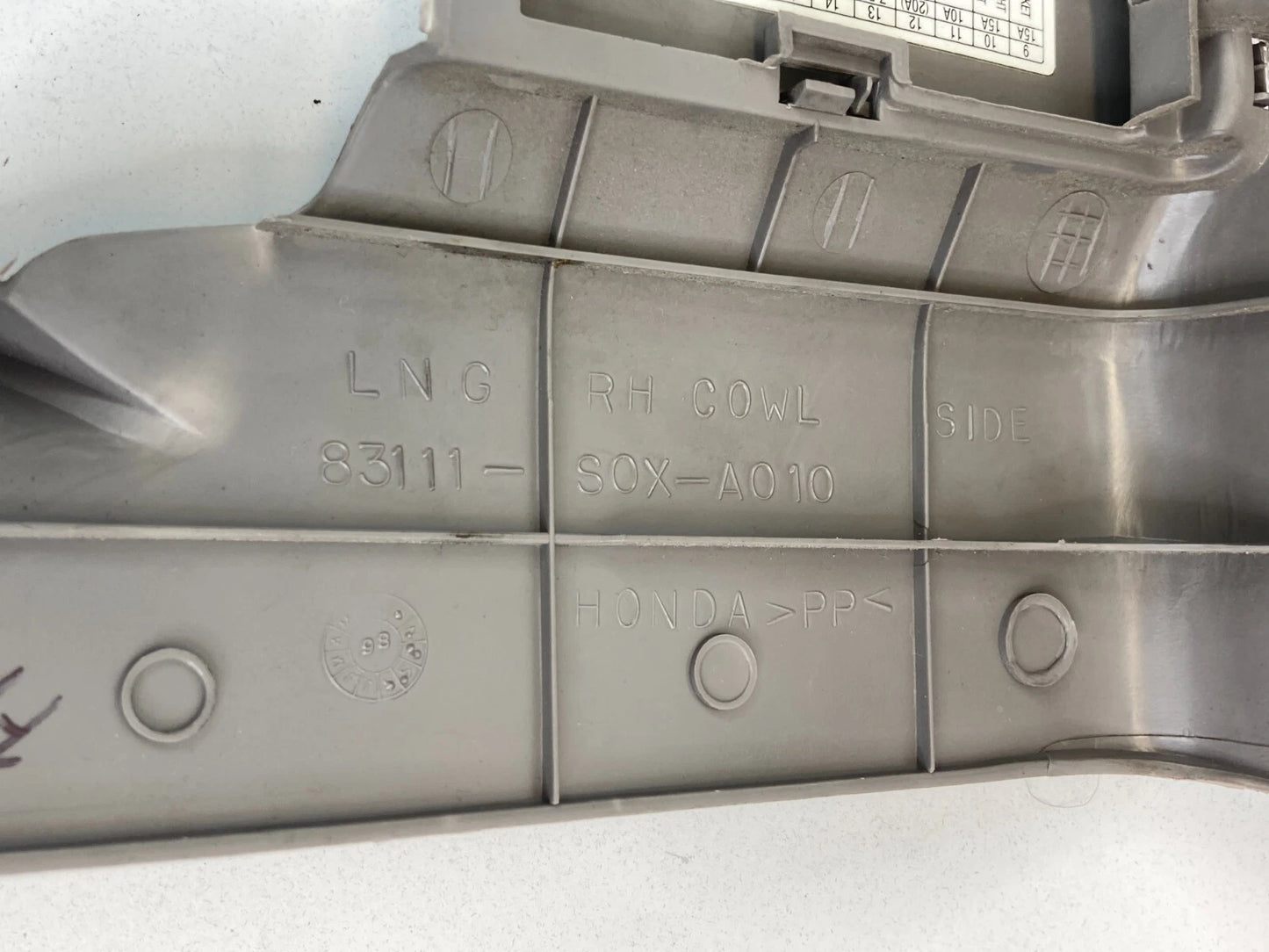 03 04 HONDA ODYSSEY FRONT RIGHT SIDE COWL BEZEL SCUFF KICK PLATE 83111-S0X-A010