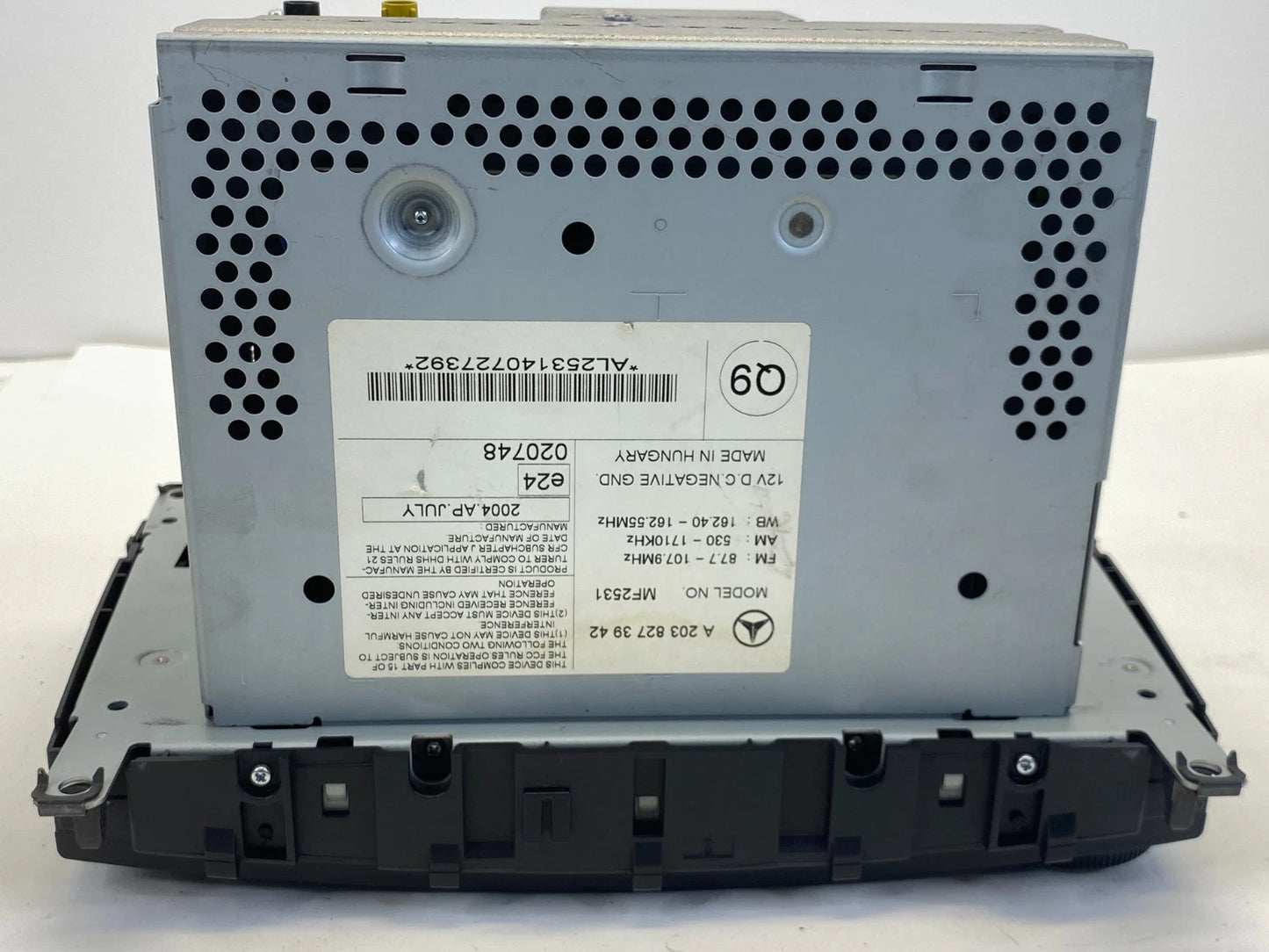 2001-2005 MERCEDES W203 C240 AM/FM RADIO CD DISC PLAYER A203-827-39-42 OEM