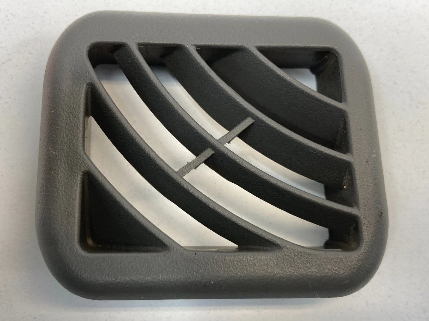 2002 2003 GMC ENVOY SUV 4DR CENTER CONSOLE REAR LEFT AIR VENT DEFROSTER GRILLE