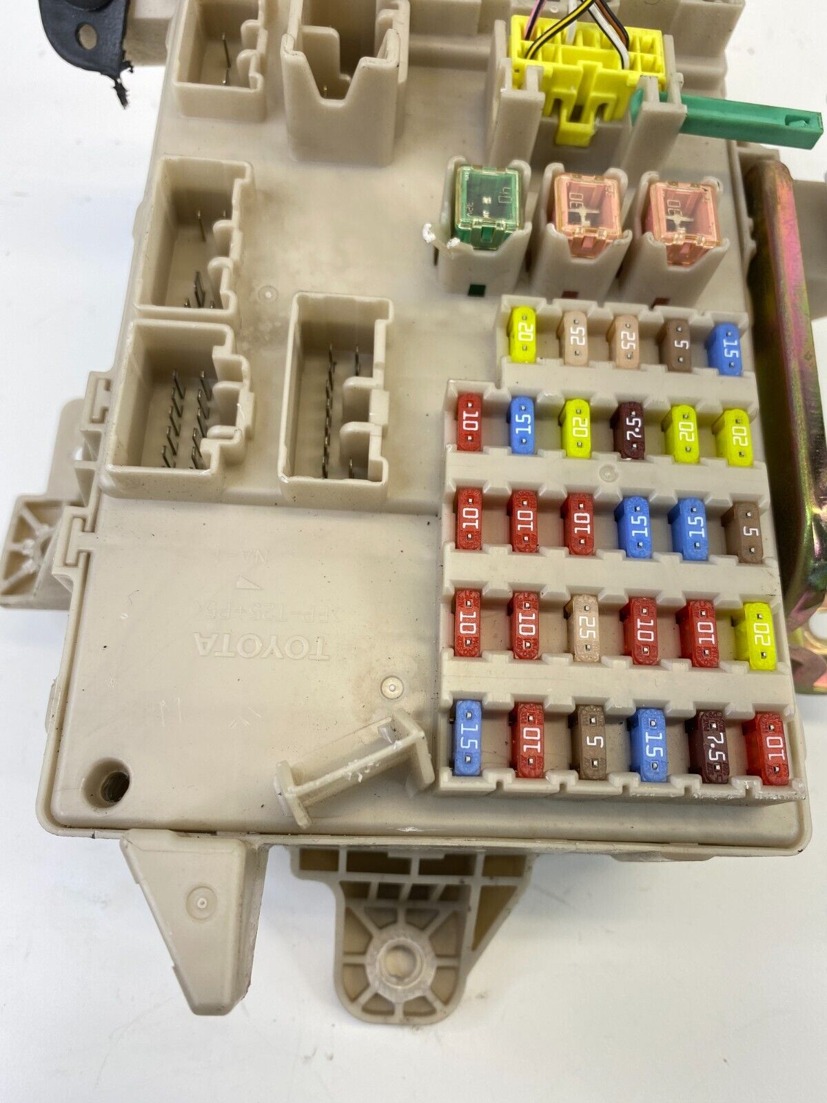 2004 Toyota Camry 3.0L Interior Cabin Fuse Box Relay Junction Block 82730-06140