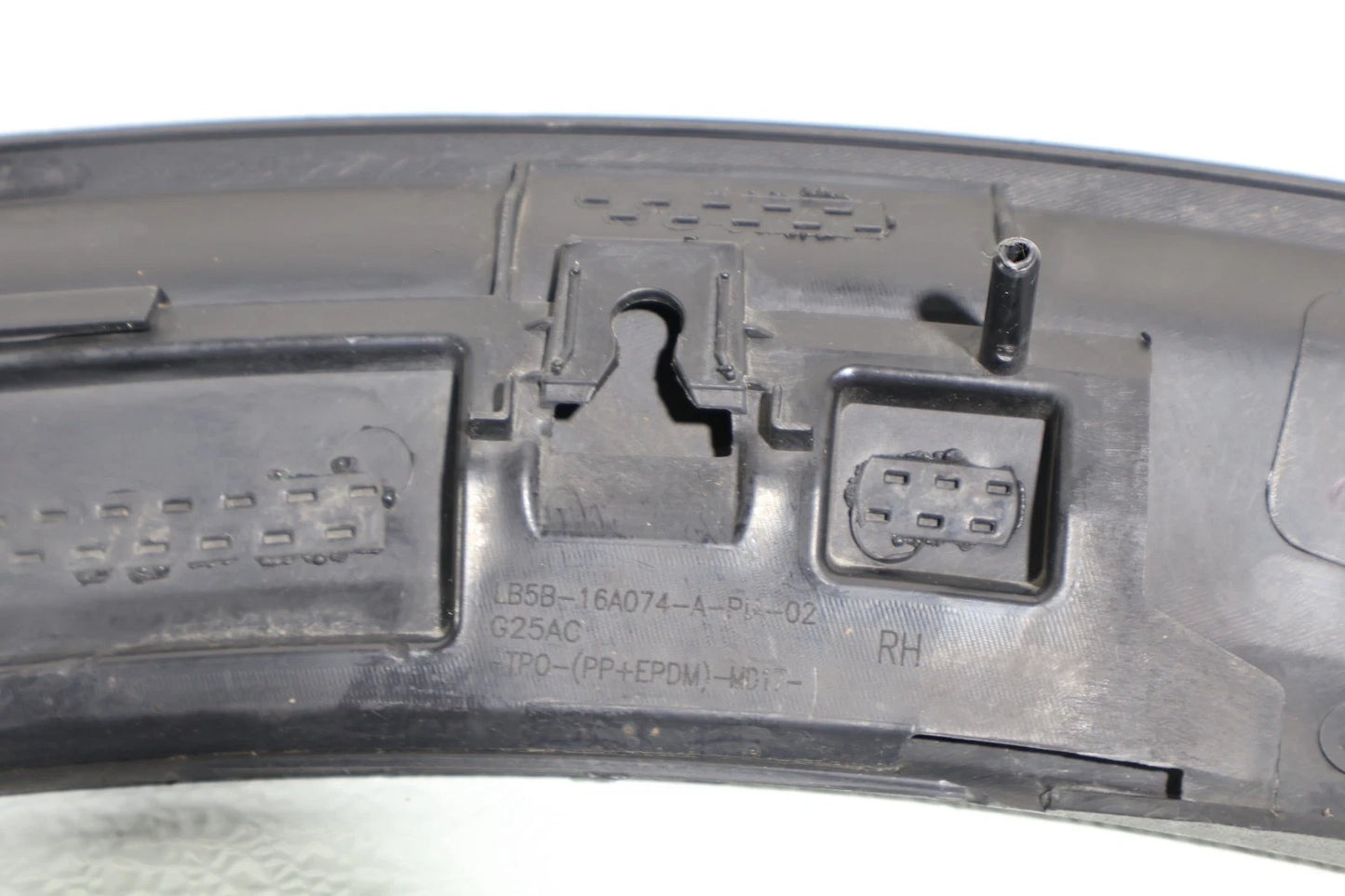 2020-2024 FORD EXPLORER FRONT RIGHT FENDER FLARE ARCH COVER MOLDING LB5B-16A074