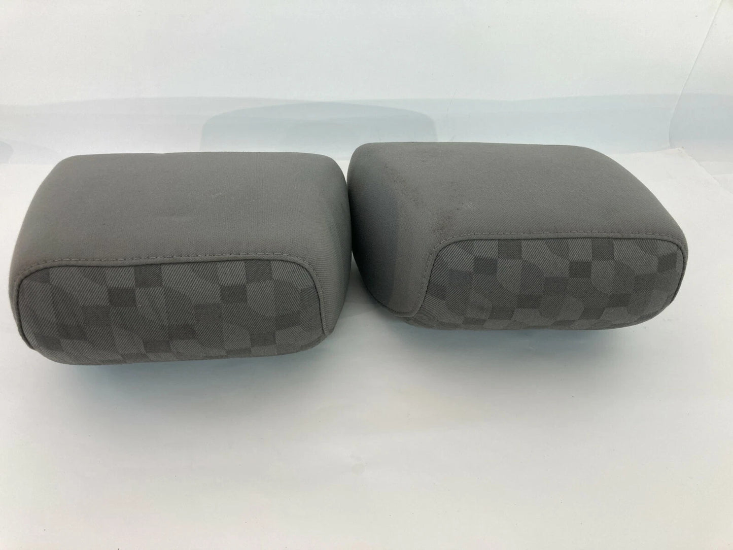 2008 2009 CHEVROLET EQUINOX FRONT DRIVER & PASSENGER HEADREST HEAD REST PAIR OEM