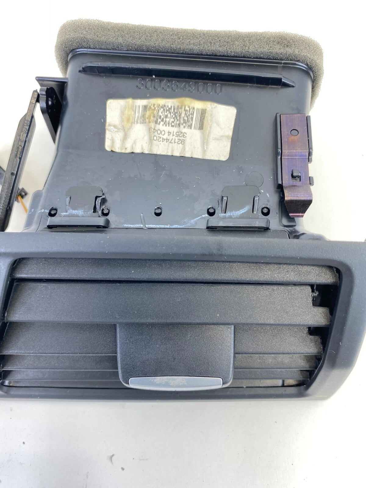 11-17 BMW X3 FRONT RIGHT PASSENGER SIDE A/C DASH AIR VENT GRILLE OUTLET 9217442