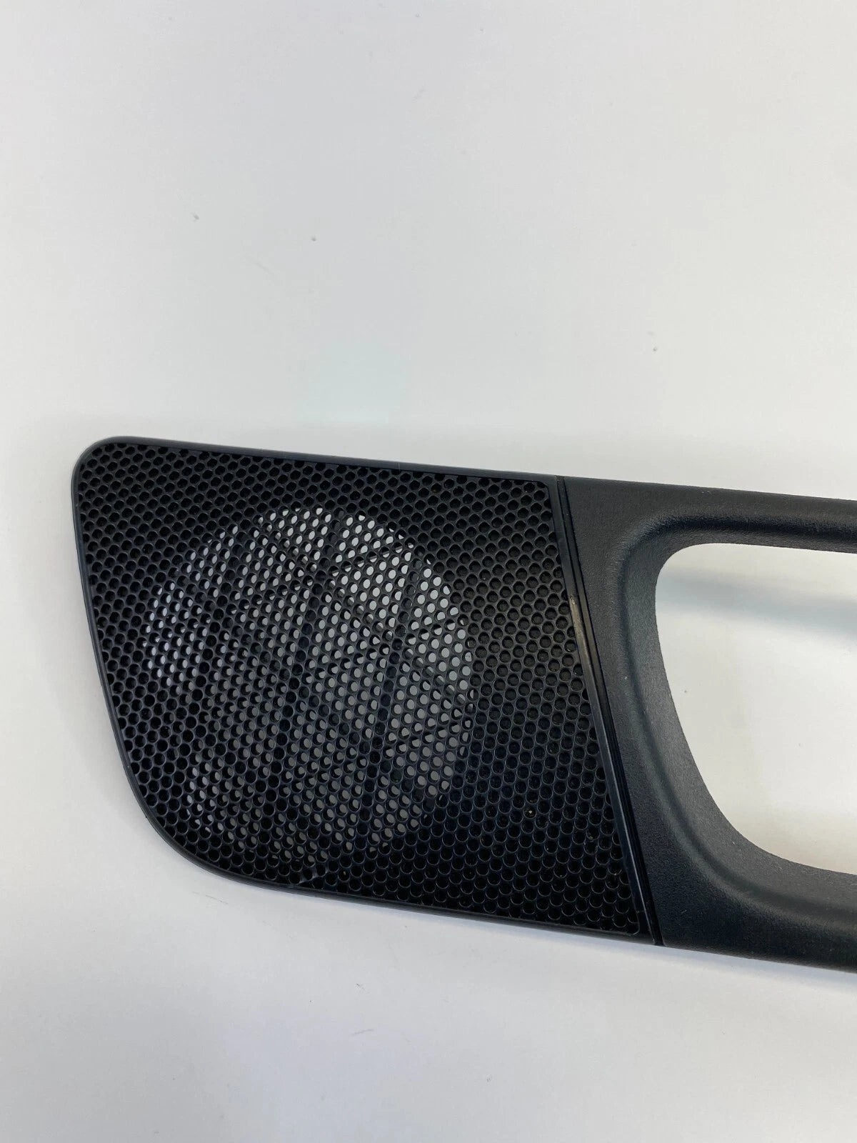 07 08 INFINITI G35 FRONT RIGHT SIDE INNER DOOR HANDLE SPEAKER COVER BEZEL OEM